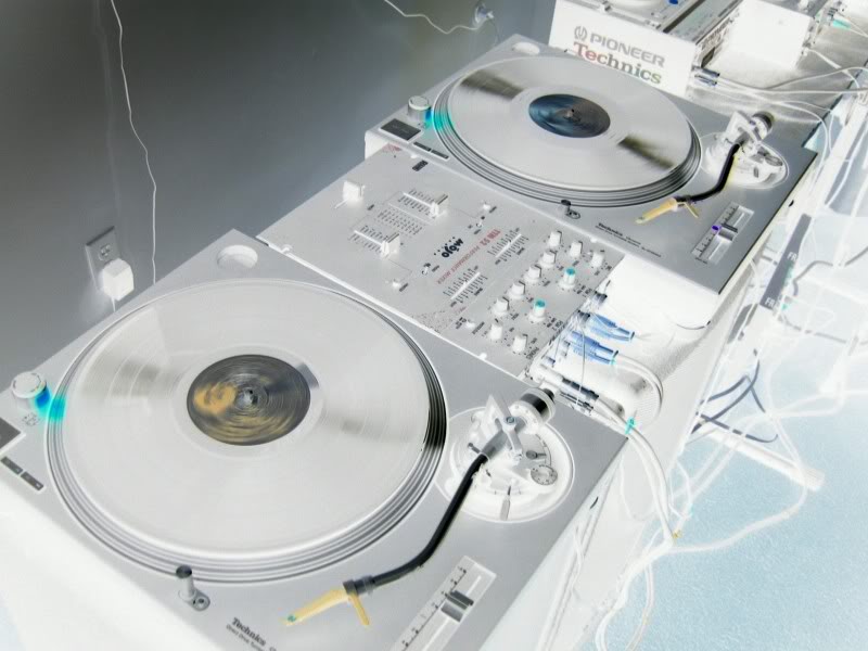 Technics 1200's Vinyl Serato Virtual DJ
